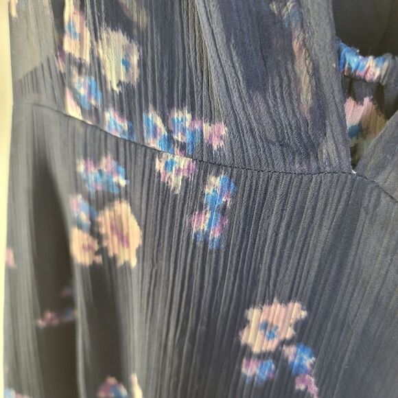 A Pea In The Pod Halter Sleeveless Crepe Dress - Picture 3 of 10